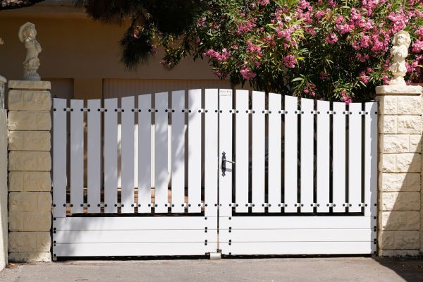Plastic Gate Installation